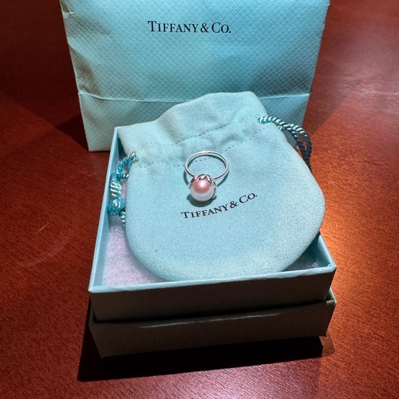Tiffany & Co. Jewelry - Tiffany & Co. Paloma Picasso Olive Leaf Pearl Ring in Sterling Silver